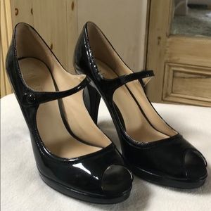 Open toe pump